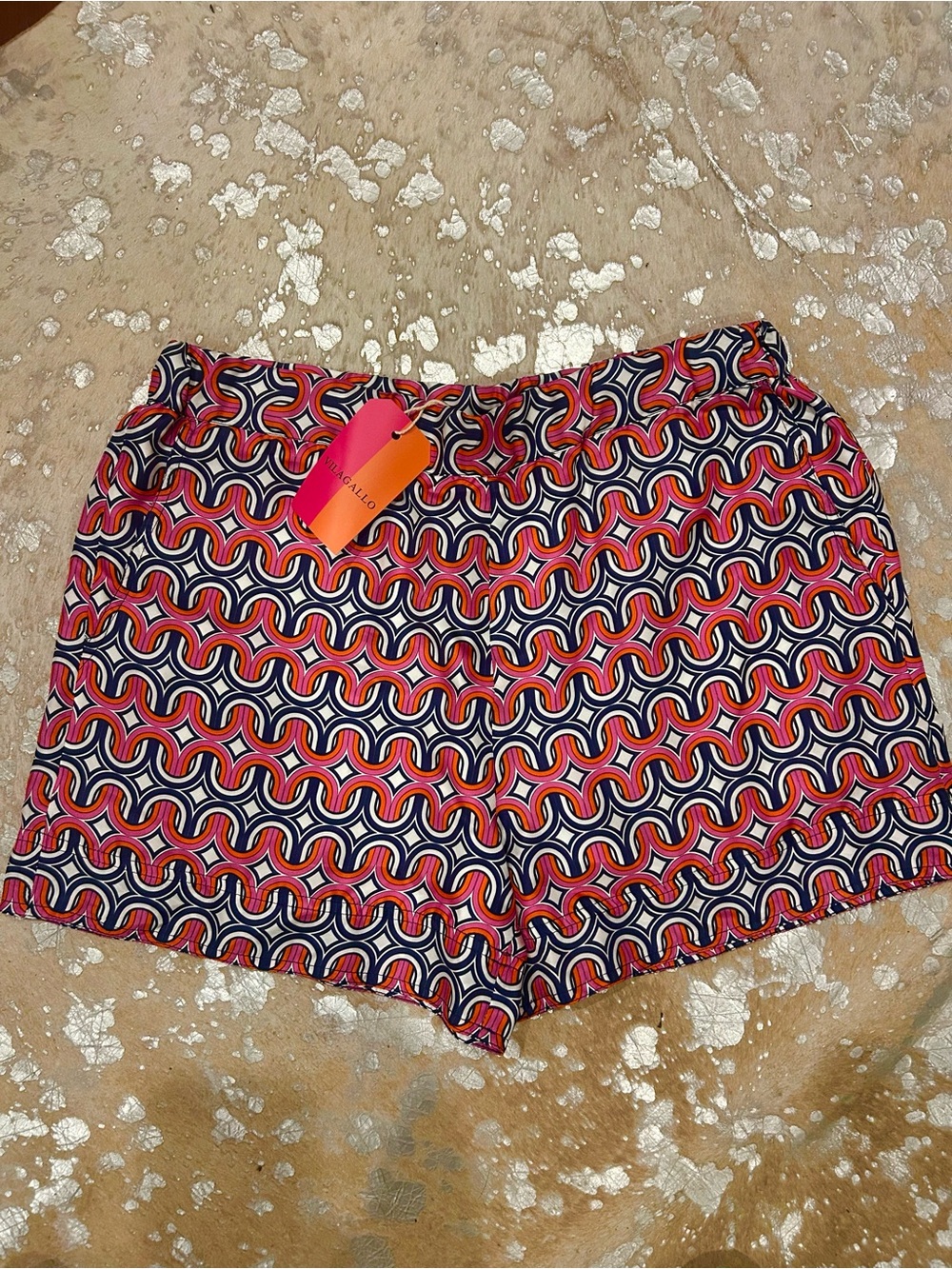 VILAGALLO FLAMMENTTA GEOMETRIC SILK SHORTS 
PINK/NAVY 
Size 8/42
NEW WITH TAGS